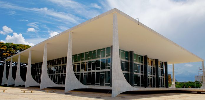 STF garante licença-paternidade a partir de alta hospitalar; Entenda