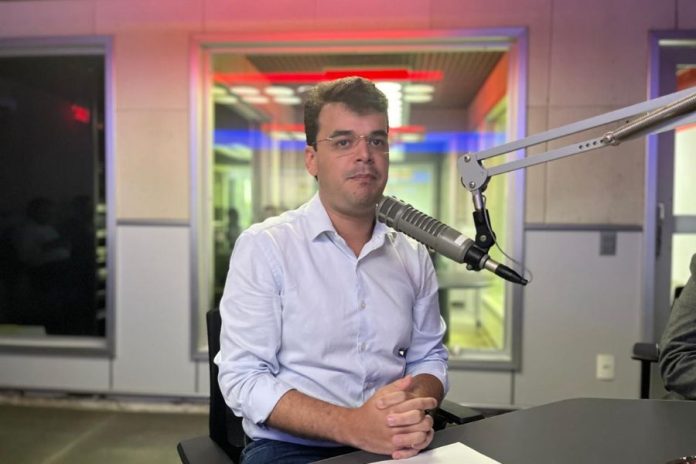 Secretário desmente fala de Dunga sobre investimentos do Estado, em CG: “Fui surpreendido pelas declarações”