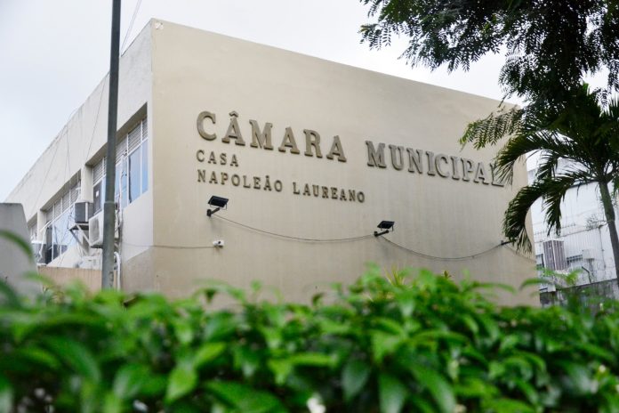 Descarte de esgoto na orla de João Pessoa será debatido na CMJP