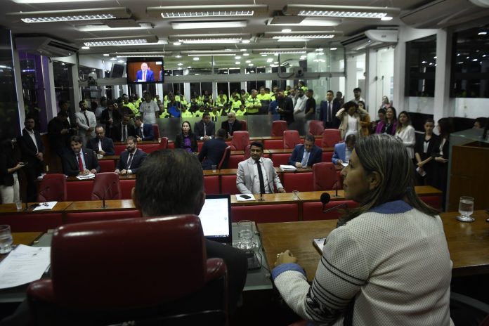 Em João Pessoa, PL defende que taxa de 10% seja paga diretamente ao garçom