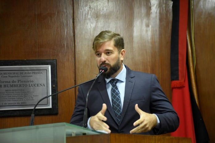 Fábio Lopes quer debater sobre possível despejo irregular de esgotos nas praias da Capital