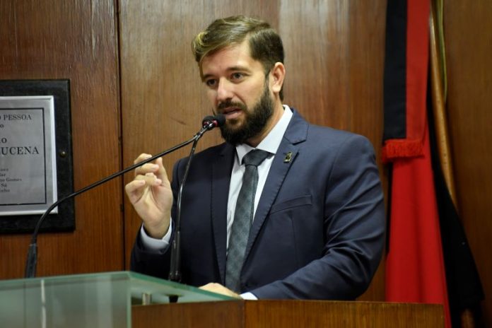Fábio Lopes reforça importância de discutir possível despejo de esgoto em praias e rios de JP