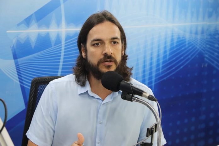 Na mira da justiça: Pedro é processado por poesia em campanha de 2024