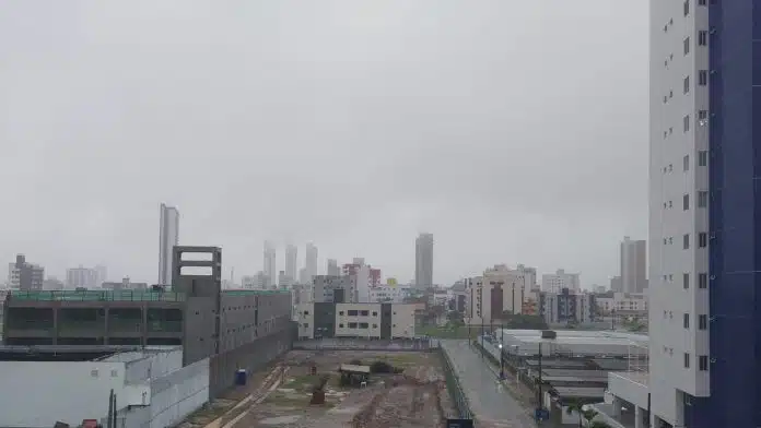 Inmet amplia alerta de chuvas intensas e ventos fortes para 151 cidades da Paraíba