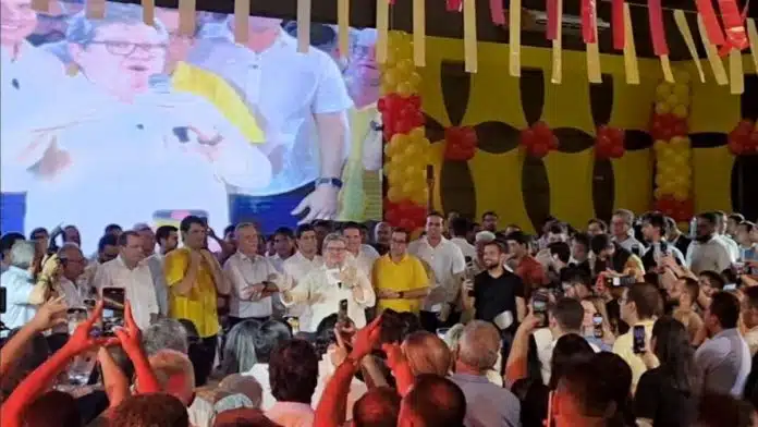 João Azevêdo assume PSB da Paraíba e fala em 