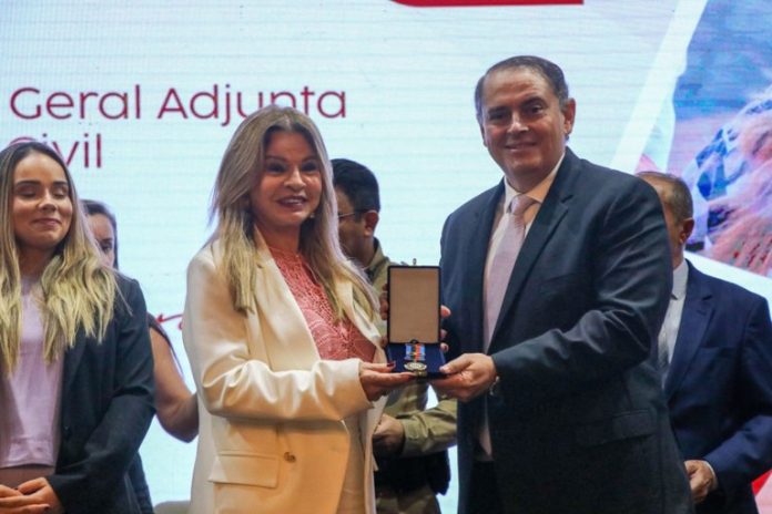 Primeira-dama do Estado recebe homenagem do Detran e destaca avanços na inclusão da mulher na Paraíba