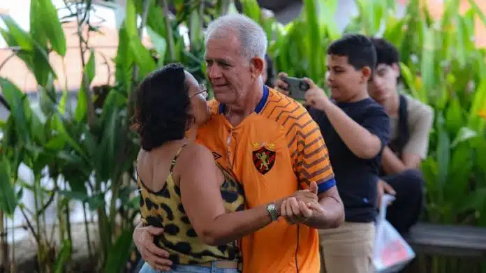 Ana Laura Nascimento e Jean Fidelis se apresentam no projeto Sol Maior desta sexta (9)