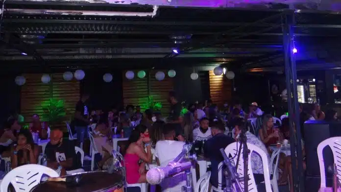 Associação avalia suspender shows em bares após lei de repasse de valor do couvert na PB