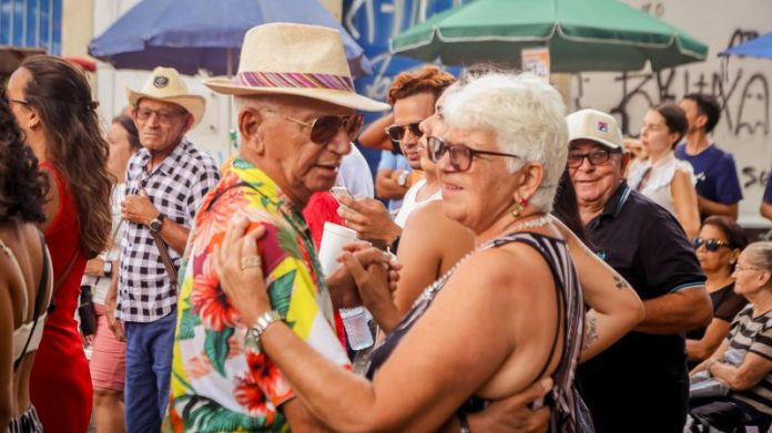 Sanfoneiro Luizinho Calixto comanda Sabadinho Bom deste final de semana