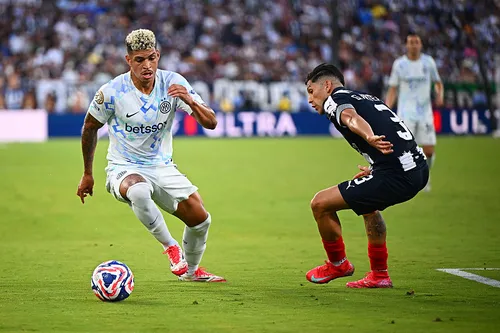 
				
					Do banco, Luis Henrique vê Inter de Milão bater o River Plate e garantir duelo com o Fluminense
				
				