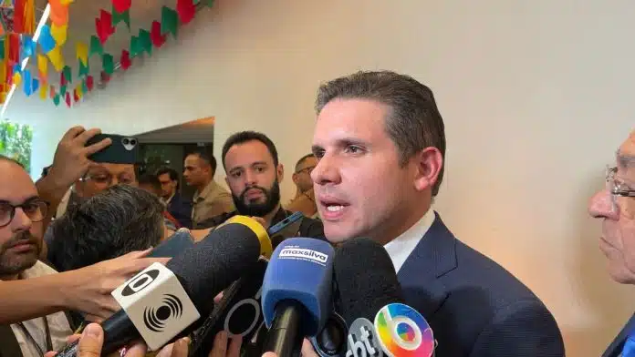 Na Paraíba, Hugo Motta afirma que a Câmara está seguindo determinações do STF no caso Zambelli