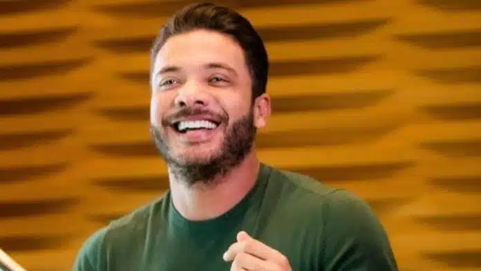 Safadão deixa hotel e canta com trio, no meio do público, em Campina Grande: 'Não aguentei'