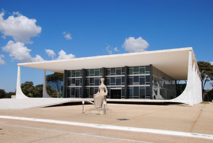A praça é do povo, mas Alexandre de Moraes está com a razão