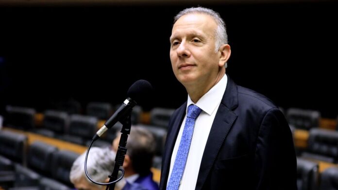 Aguinaldo Ribeiro vai relatar projeto que revisa benefícios fiscais do governo