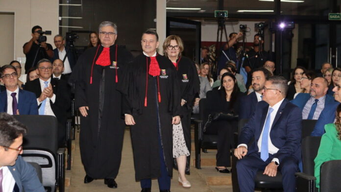 Após 25 anos de carreira, Antônio Hortêncio toma posse como procurador de Justiça do MPPB