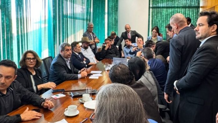 Cabo Gilberto divulga reunião do PL após Moraes proibir uso de redes sociais por Bolsonaro