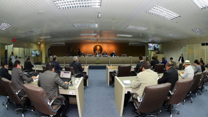 Câmara de CG aprova suplementações, mas impasse sobre emendas segue travando votação da LDO