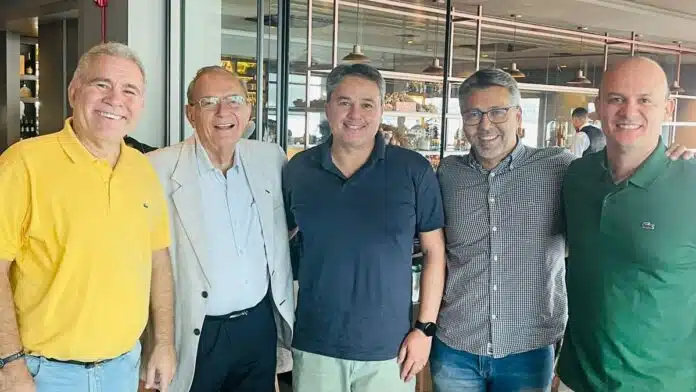 Encontro informal reúne três partidos de oposição; grupo reforça necessidade de 'unidade'