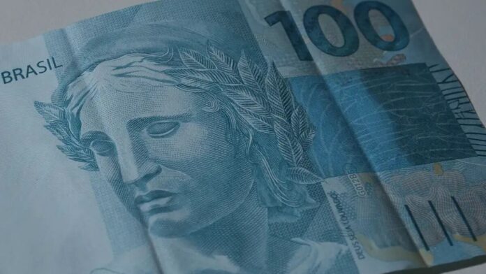 Homem é preso após receber mil reais em notas falsas, em Campina Grande