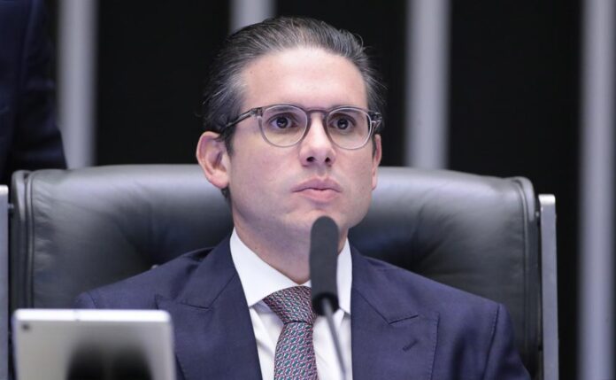 Isenção do IR para quem ganha até R$ 5 mil é prioridade na Câmara, diz Hugo Motta
