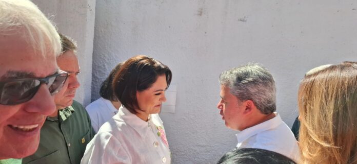 Michelle desembarca na Paraíba para 'batismo' de Efraim e despedida de Wellington Roberto