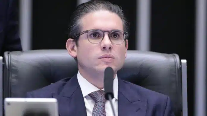 Motta diz que decisão de Alexandre de Moraes sobre IOF está em 