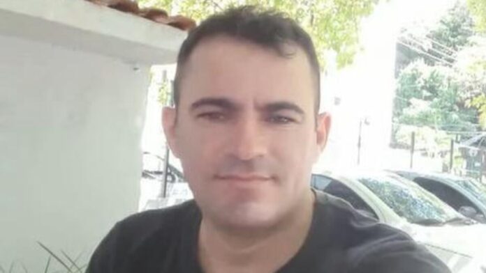 Suspeito de matar colega de trabalho em restaurante se entrega à polícia após cinco dias foragido