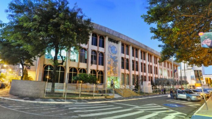 Veto de Lula a aumento de deputados 'cortará' seis vagas na ALPB; Galdino torce por derrubada