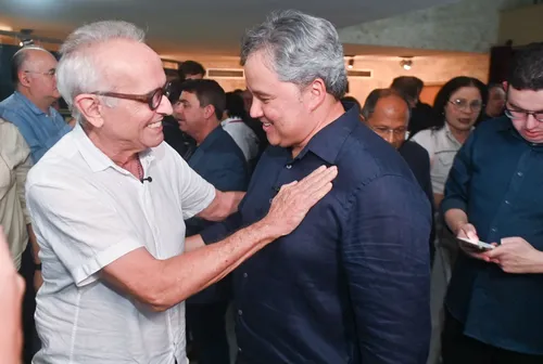 
				
					Cícero vai a lançamento de curta em homenagem a Ronaldo e falta ao Orçamento Democrático em CG
				
				