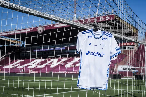 
				
					Após Botafogo-PB aprovar escudo alternativo, veja times que utilizam outros emblemas nas camisas
				
				
