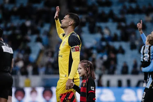 
				
					Expresso Paraíba: com drible no goleiro e gol, Arthur Cabral brilha em goleada do Botafogo
				
				