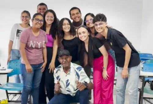 
				
					Dia do estudante: idoso relata sonho de entrar na universidade aos 74 anos
				
				