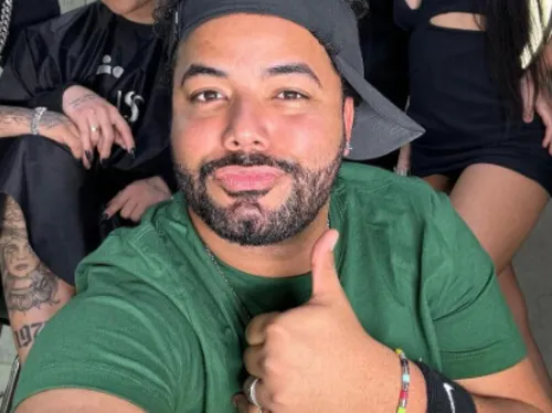
				
					Justiça suspende redes sociais de Hytalo Santos e proíbe contato dele com menores
				
				