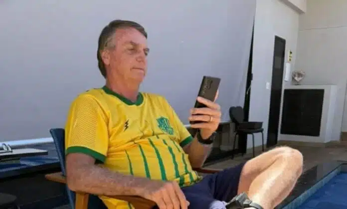 Alexandre de Moraes decreta prisão domiciliar de Jair Bolsonaro