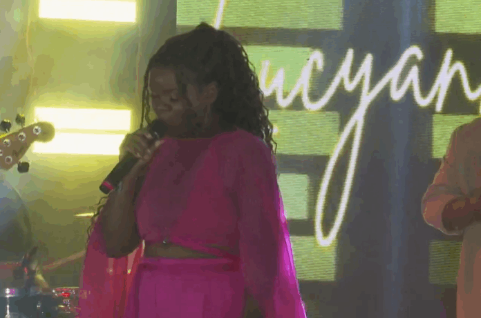 Após viralizar, cantora Lucyanna Mel grava primeiro DVD em João Pessoa