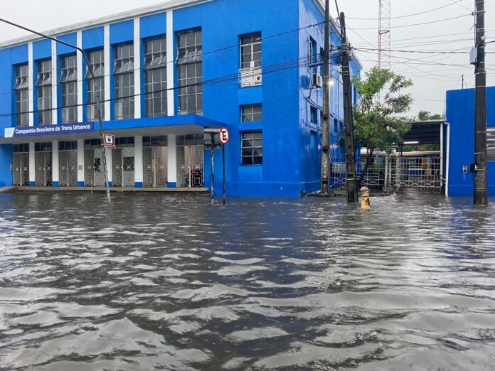 Circulação de trens em João Pessoa é paralisada devido a alagamentos