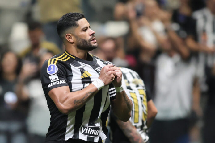 Hulk decide e se torna o maior artilheiro da Arena MRV em vitória do Atlético-MG na Sul-Americana