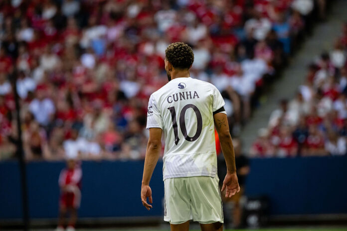 Matheus Cunha perde pênalti em eliminação do Manchester United na Copa da Liga Inglesa