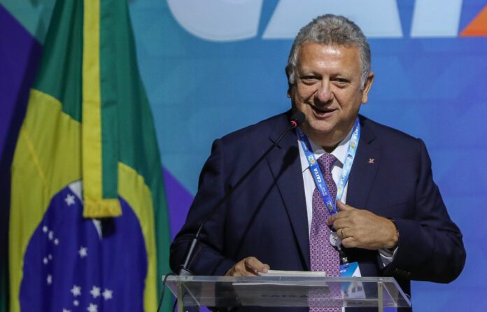 Presidente da Caixa, paraibano Carlos Vieira receberá Medalha Epitácio Pessoa nesta quinta