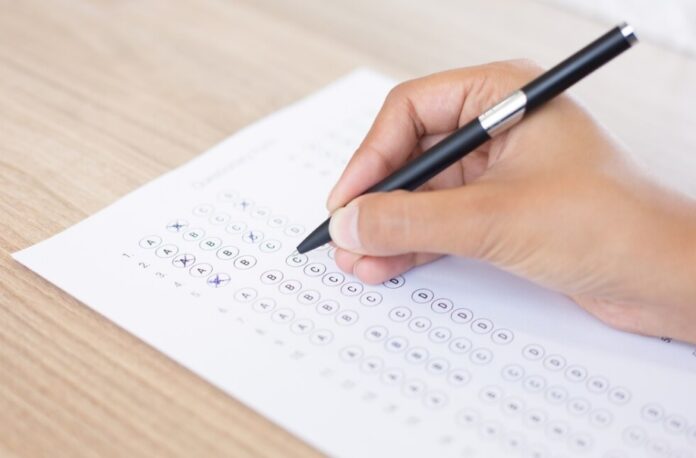 Provas do concurso do TCU 2025 são aplicadas neste domingo (3); confira horários