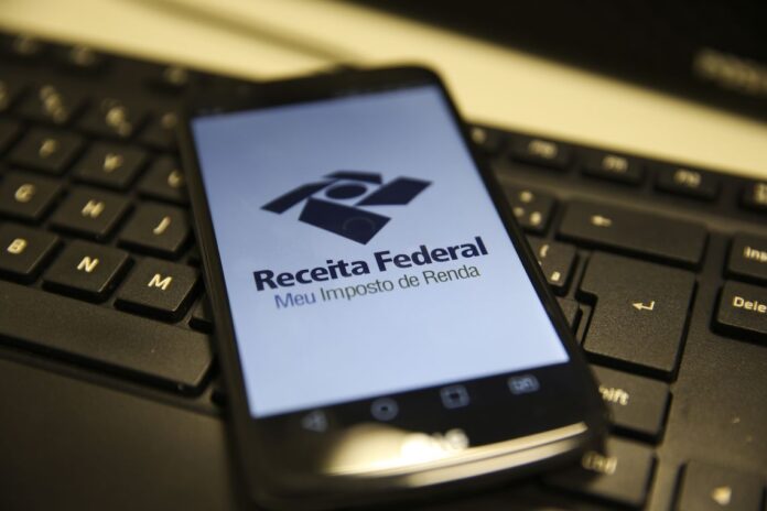 Receita paga terceiro lote de restituição do IR de 2025