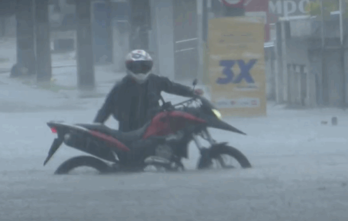 vídeo mostra transtornos provocados pela chuva