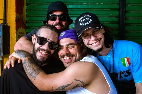 
				
					Zepelim e o Sopro do Cão lança clipe de 'Praia de Campina'; assista
				
				