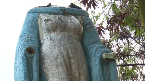 
				
					Praça de Iemanjá na orla de João Pessoa é inaugurada após revitalização
				
				