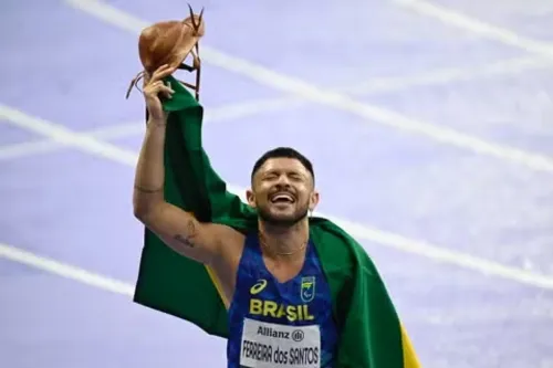 
				
					Petrúcio Ferreira conquista o pentacampeonato mundial de atletismo em Nova Déli, na Índia
				
				