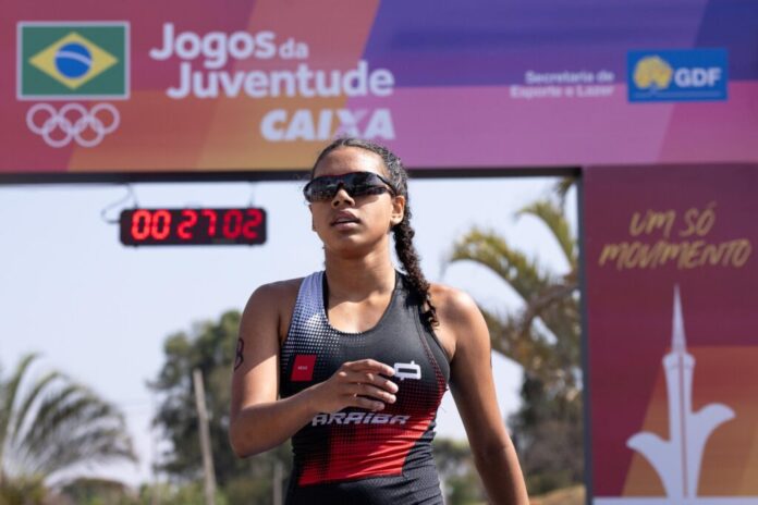 Atleta paraibana transforma incentivo dos pais em medalha no triatlo dos Jogos da Juventude 2025