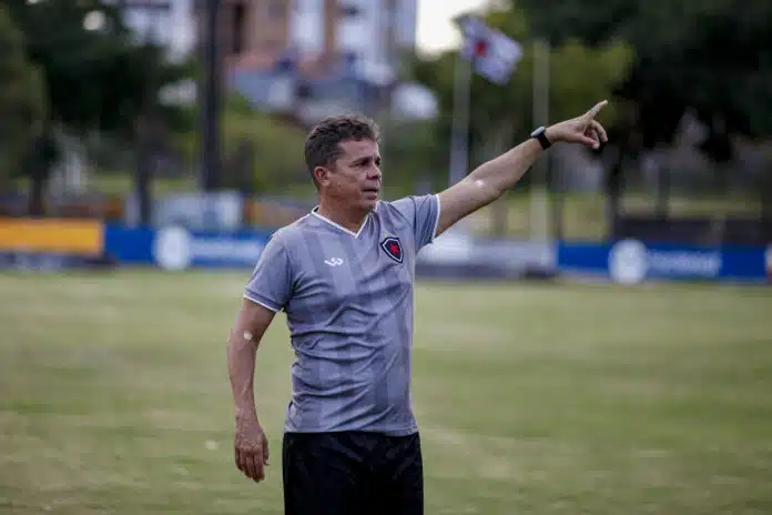 Botafogo-PB anuncia saída do técnico Evaristo Piza