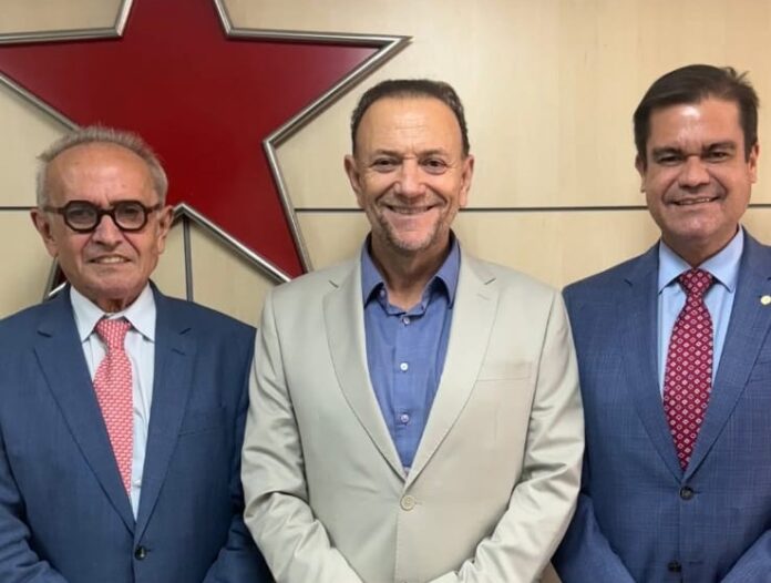 Cícero Lucena se reúne com presidente do PT em meio à definição partidária para 2026 na Paraíba