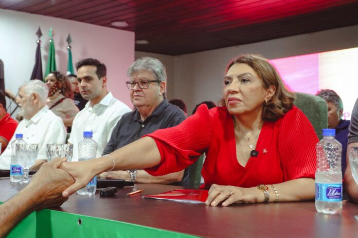 Com presenças de João Azevêdo e Lucas Ribeiro, PT empossa Cida Ramos com desafios para 2026