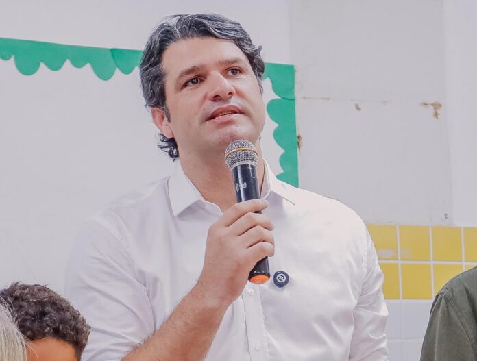 Léo não precisa conversar muito porque já está com Cícero